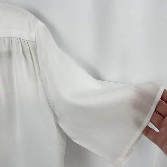 Amour Vert Tencel button front short sleeved blouse in White size Small - Picture 5 of 9